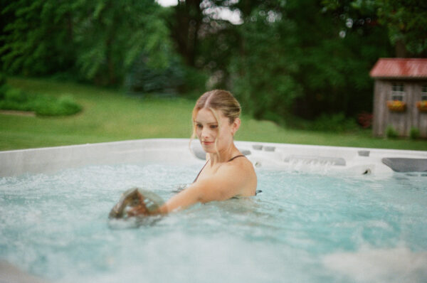 Swim Spa SDSS 13Stream Platinum Fitness Woman02