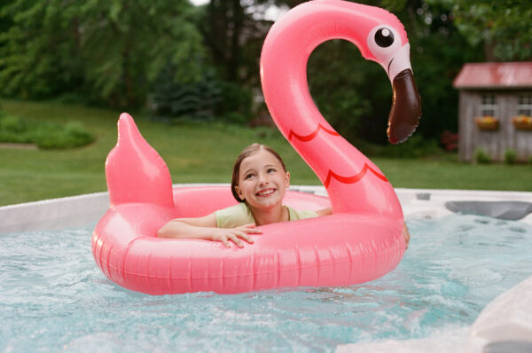 Swim Spa SDSS 13Stream Platinum PinkFlamingo Girl02