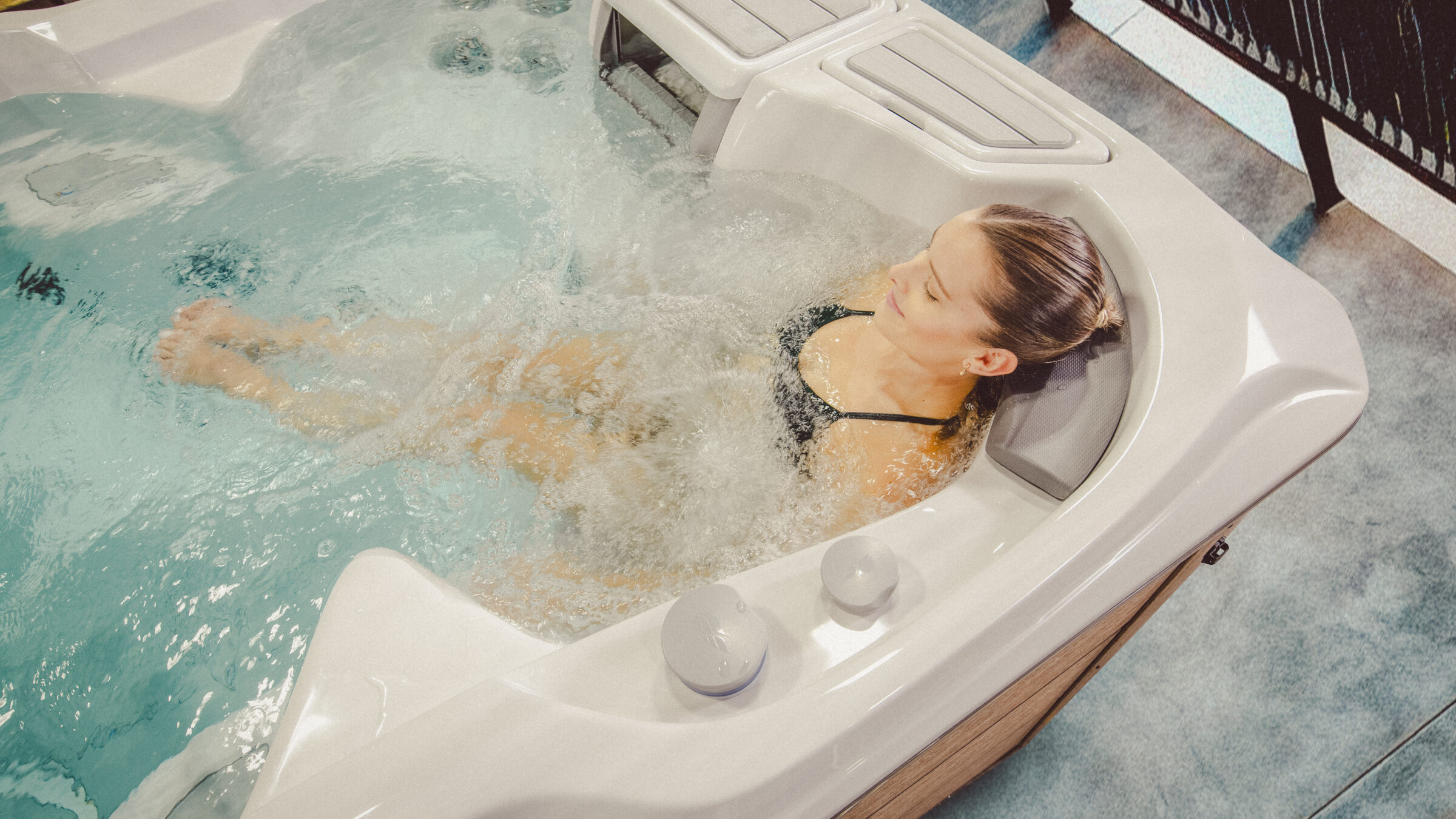 Swim Spa SDS SS 17Surf Platinum WindyOak WomanRelax 01
